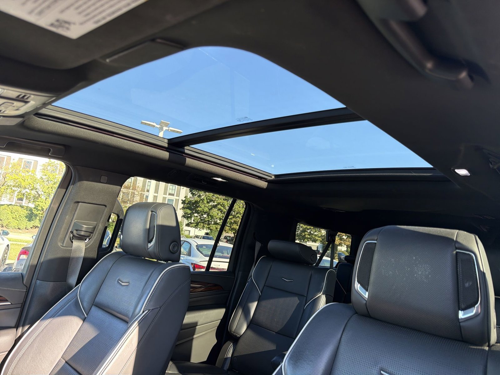 Used 2022 Cadillac Escalade ESV Premium Luxury AWD/4WD image 23