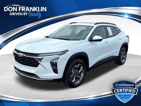 Used 2025 Chevrolet Trax LT w/ Sunroof Package FWD image 1