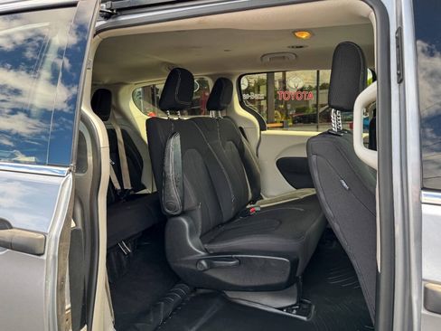 Used 2020 Chrysler Voyager L FWD image 13