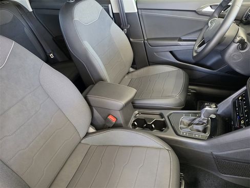 New 2025 Volkswagen Taos SE image 10