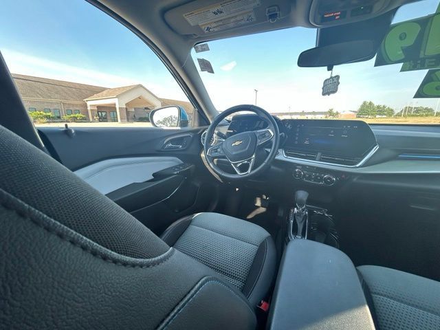 Used 2026 Chevrolet Trax LT w/ Driver Confidence Package FWD image 46