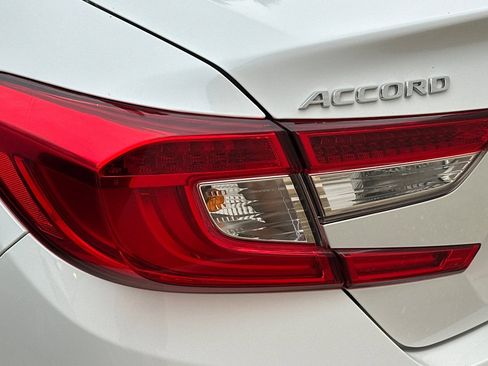 Used 2022 Honda Accord Touring image 7