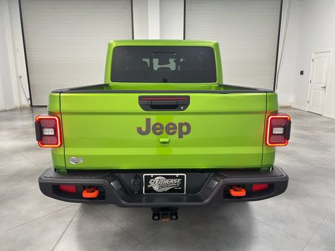 Used 2025 Jeep Gladiator Mojave w/ Convenience Group AWD/4WD image 8