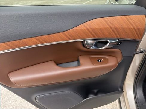 Used 2023 Volvo XC90 B5 Plus image 22