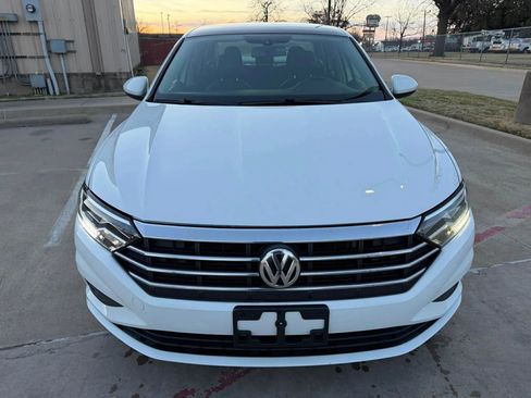 Used 2019 Volkswagen Jetta SE FWD image 2
