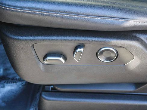 Used 2022 Cadillac Escalade ESV Luxury image 34