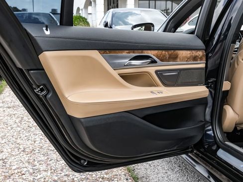 Used 2019 BMW 750i xDrive w/ M Sport Package AWD/4WD image 50