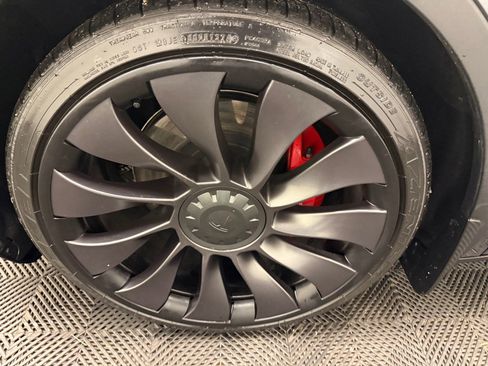 Used 2021 Tesla Model Y Performance image 17