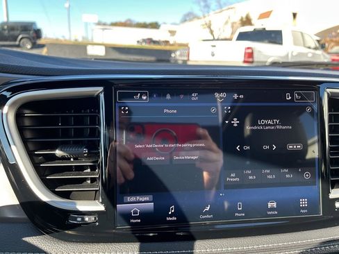 New 2026 Chrysler Pacifica Select image 15