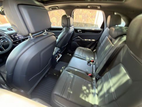 Used 2019 Porsche Cayenne AWD/4WD image 15