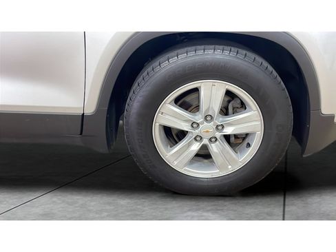 Used 2017 Chevrolet Trax LT w/ LT Convenience Package FWD image 20