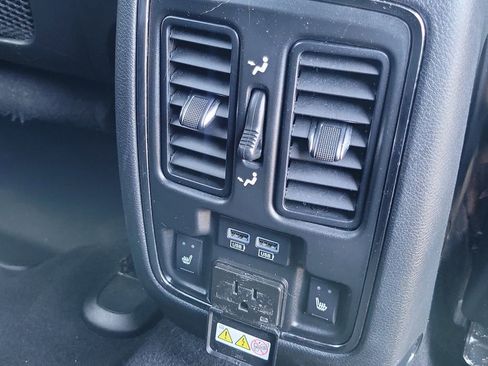 Used 2019 Jeep Grand Cherokee Limited w/ Luxury Group II RWD image 25
