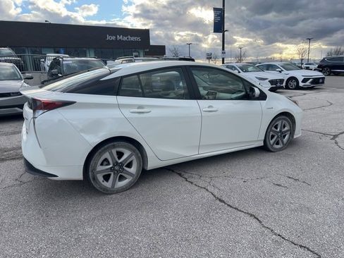 Used 2017 Toyota Prius Three Touring image 19
