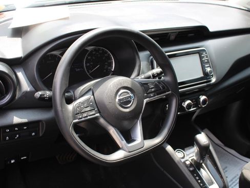 Used 2021 Nissan Kicks S FWD image 7