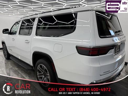 Used 2023 Jeep Wagoneer L Series II image 4