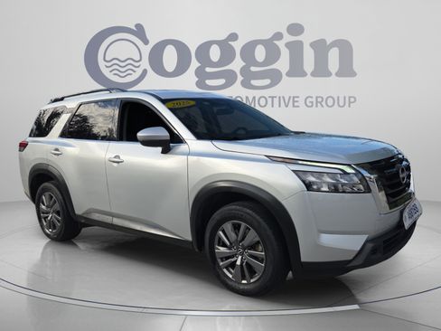 Used 2025 Nissan Pathfinder SV FWD image 7