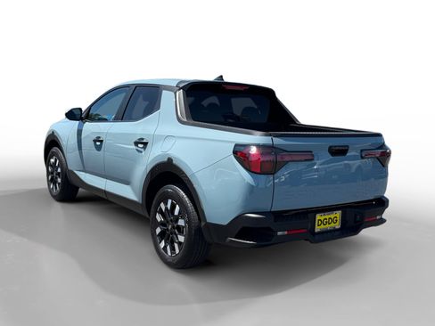 Certified 2025 Hyundai Santa Cruz SE FWD image 3