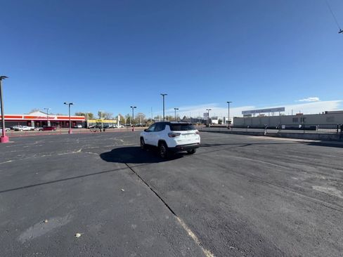 Used 2025 Jeep Compass Trailhawk image 15