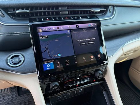 Used 2023 Jeep Grand Cherokee Limited w/ Trailer Tow Prep Group (B) image 17