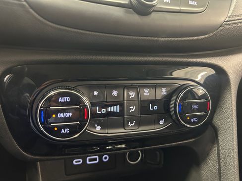 Used 2022 Buick Encore GX Select w/ Sport Touring Package FWD image 16