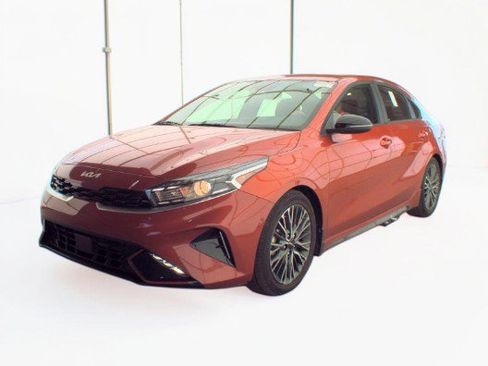 Used 2023 Kia Forte GT-Line w/ GT-Line Premium Package FWD image 4