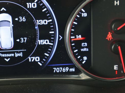 Used 2023 Chevrolet Traverse Premier FWD image 30