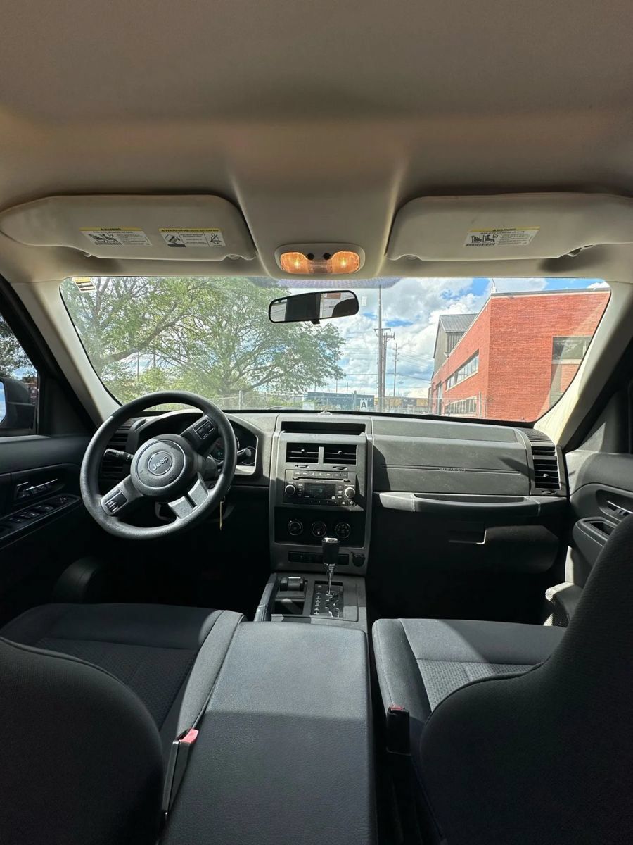 Used 2011 Jeep Liberty Sport AWD/4WD image 6
