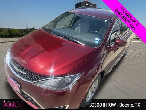 Used 2017 Chrysler Pacifica Touring-L Plus FWD image 4