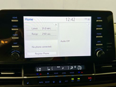 Used 2024 Toyota Sienna XLE FWD image 28