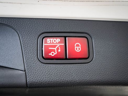 Used 2017 Mercedes-Benz GLC 300 4MATIC image 20