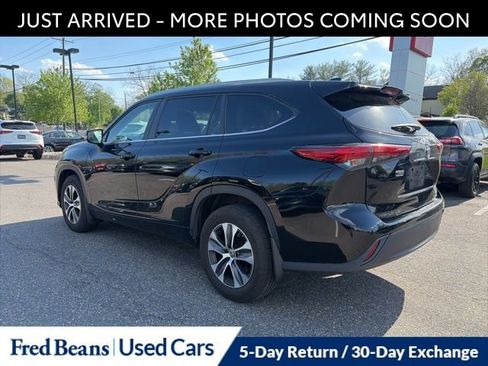 Used 2023 Toyota Highlander XLE AWD/4WD image 6