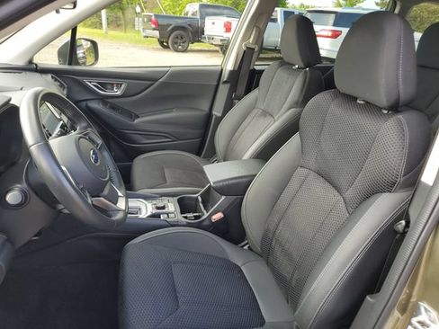 Used 2023 Subaru Forester Premium AWD/4WD image 17