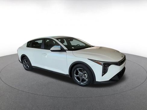 Used 2025 Kia K4 FWD image 2
