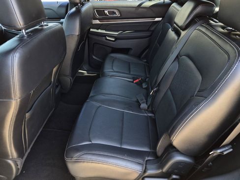 Used 2019 Ford Explorer Limited w/ Class III Trailer Tow Package FWD image 16