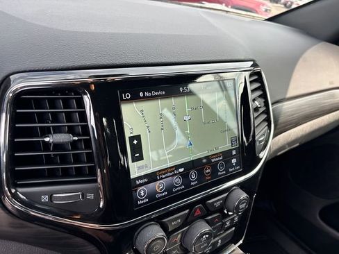 Used 2022 Jeep Grand Cherokee Laredo X AWD/4WD image 21