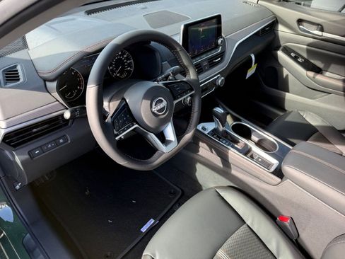 New 2025 Nissan Altima 2.5 SR image 4