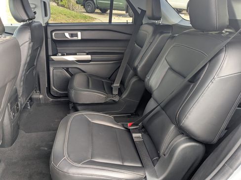 Used 2022 Ford Explorer XLT w/ Equipment Group 202A image 32