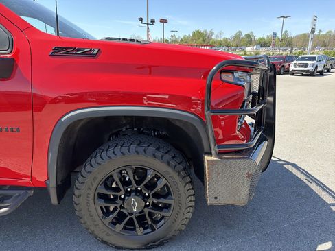 Used 2025 Chevrolet Silverado 2500 LT w/ Trail Boss Package AWD/4WD image 4