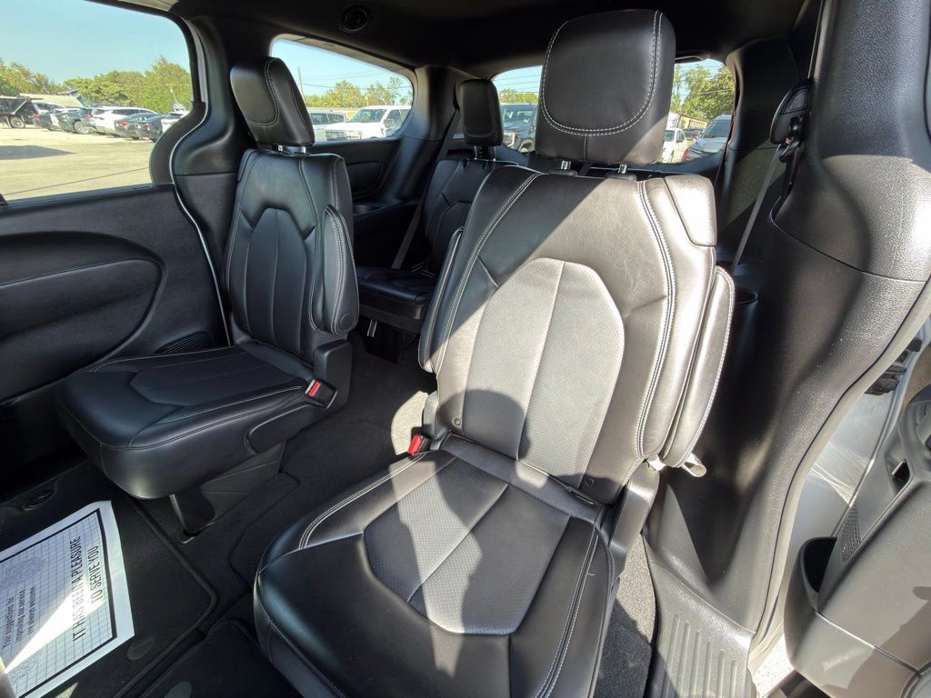 Used 2025 Chrysler Pacifica Select FWD image 15