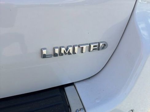 Used 2017 Jeep Grand Cherokee Limited image 12