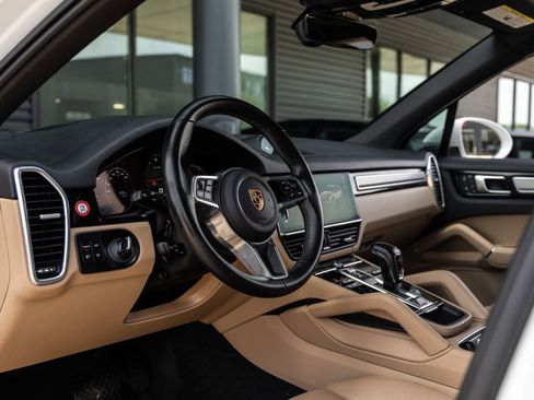 Certified 2023 Porsche Cayenne Platinum Edition AWD/4WD image 4