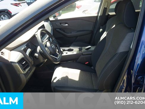 Used 2023 Nissan Rogue SV image 7