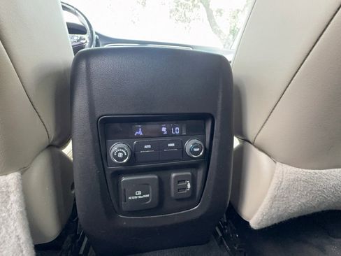 Used 2019 Buick Enclave Essence FWD image 15