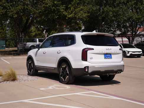 Used 2024 Kia Telluride EX w/ EX Captain's Chair Package FWD image 6