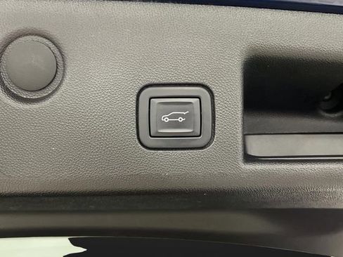 Used 2023 Chevrolet Equinox RS w/ RS Leather Package image 17