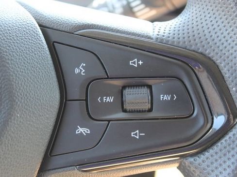 Used 2024 Chevrolet Trax LS w/ LS Convenience Package FWD image 15