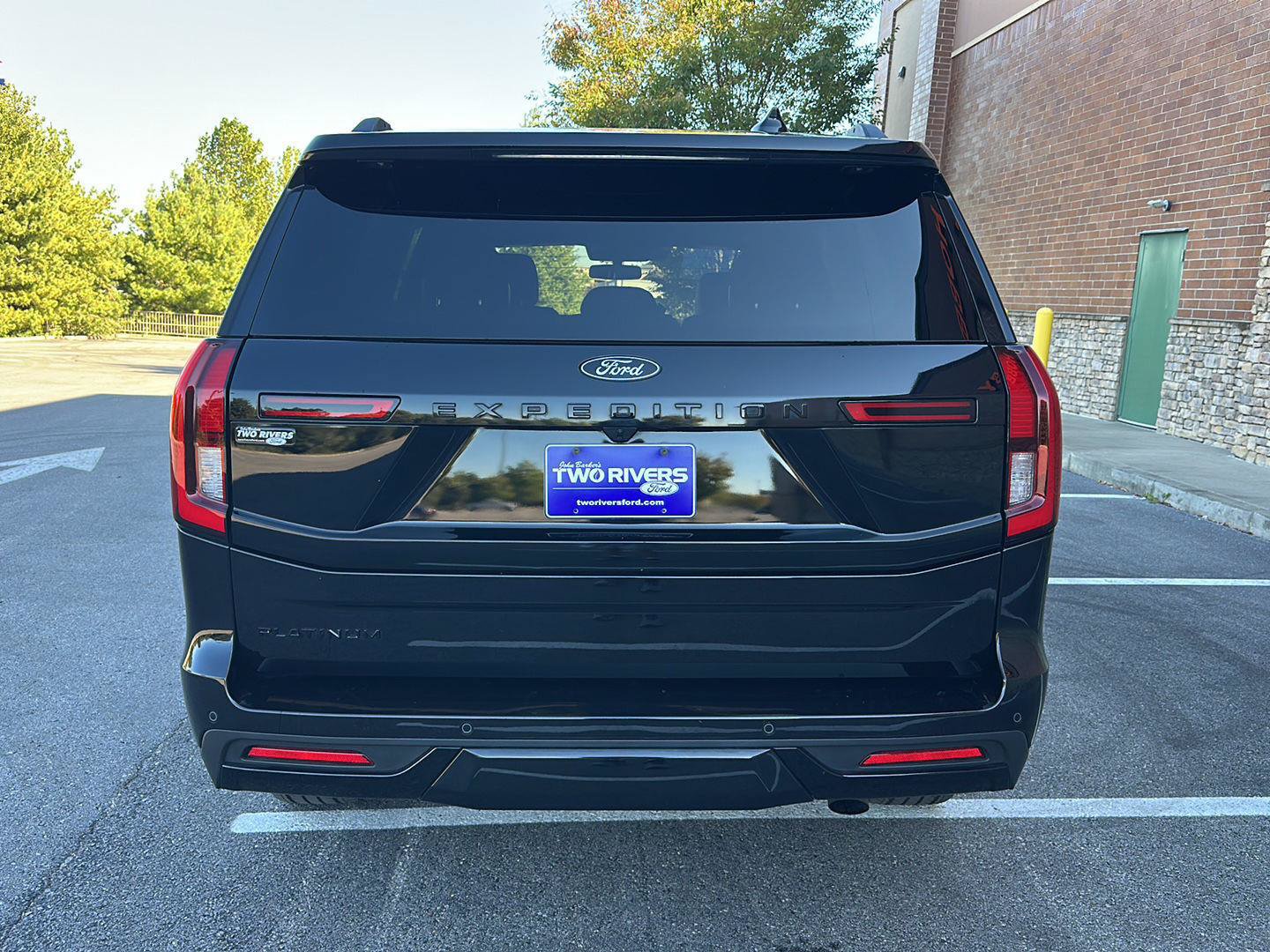 Certified 2025 Ford Expedition Platinum w/ Stealth Appearance Package AWD/4WD image 4