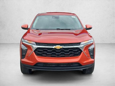 Used 2024 Chevrolet Trax LS w/ LS Convenience Package FWD image 3
