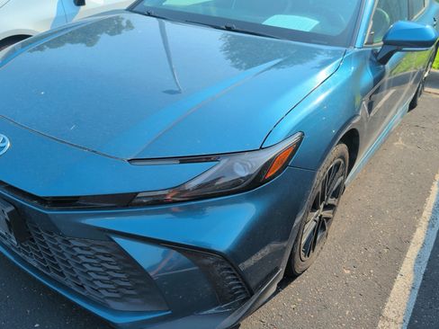 Used 2025 Toyota Camry SE FWD image 6