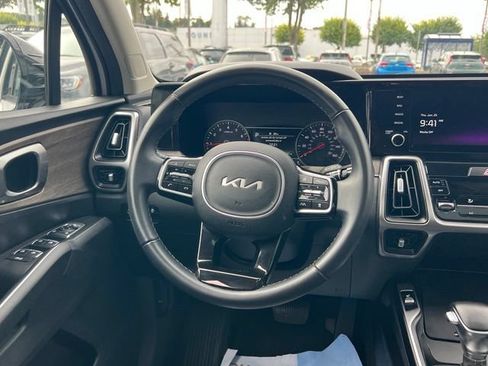 Certified 2023 Kia Sorento X-Line EX AWD/4WD image 12